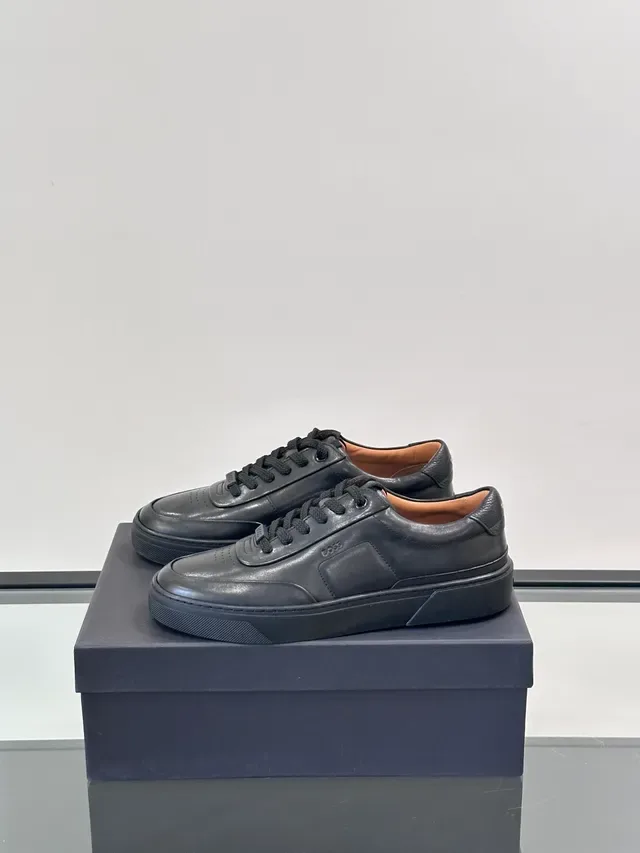Hugo Boss Chaussures Lifestyle Noires et Brunes en Cuir avec embout perforé 5