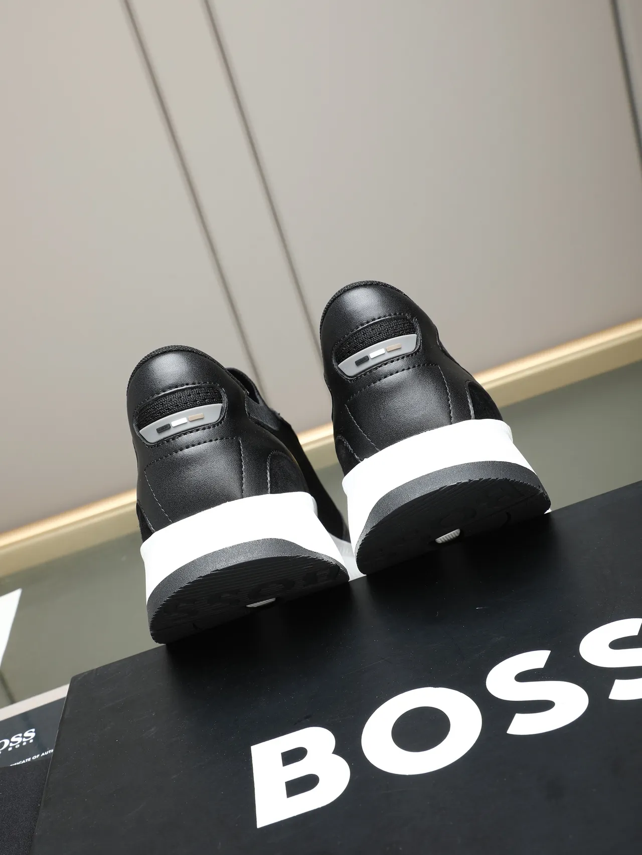 Hugo Boss Sneaker Lifestyle Noir en Maille et Cuir 3