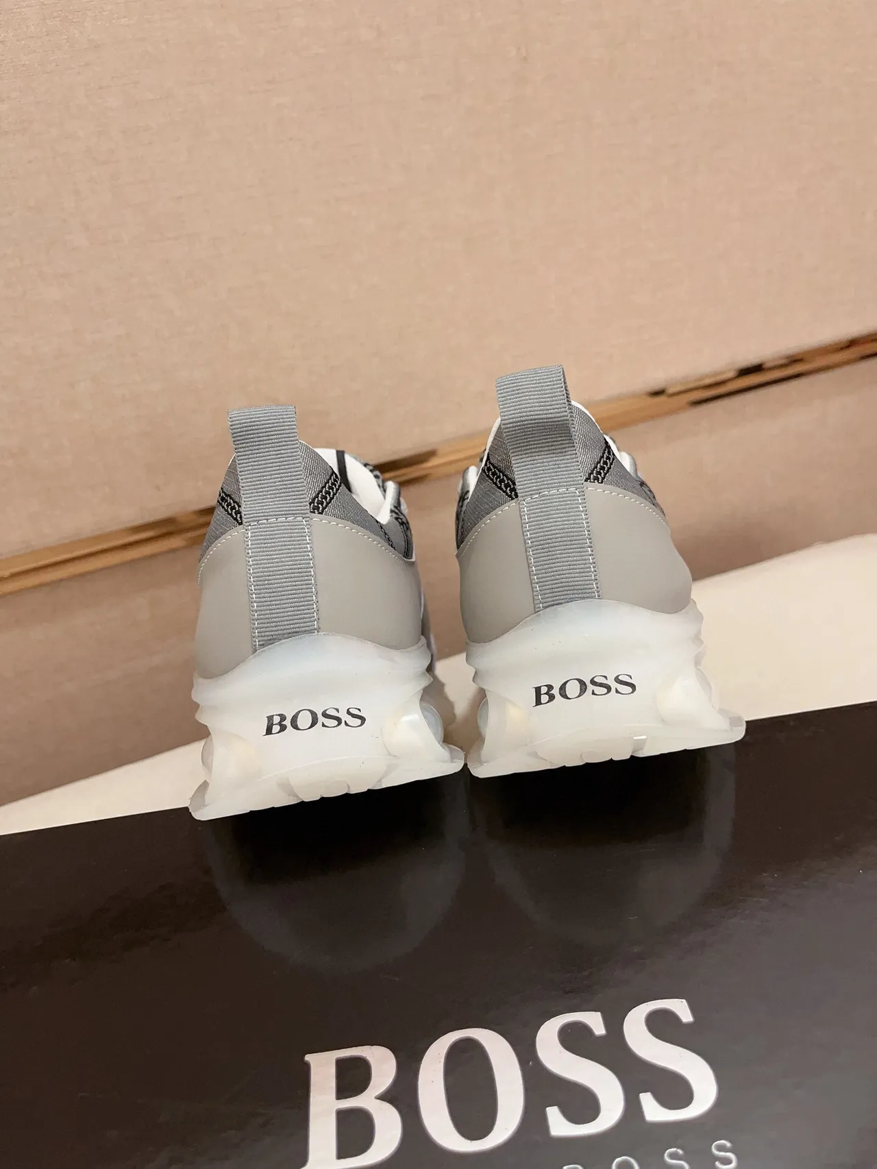 Hugo Boss Chaussures Chunky Gris Translucides Semelle Intermédiaire Sculptée Tige Similicuir 8