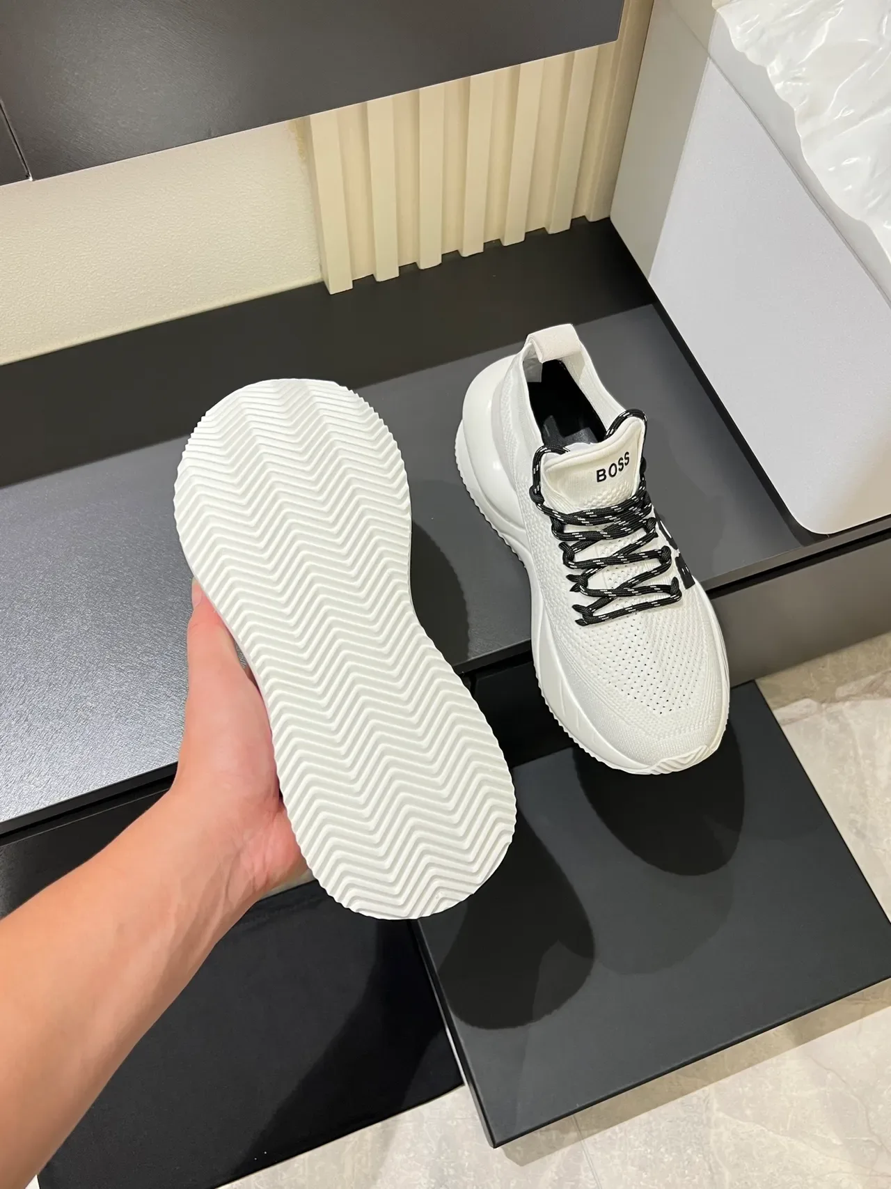 Hugo Boss أبيض أسود نسيجي أعلى مصقول سميك سنيكرز 3