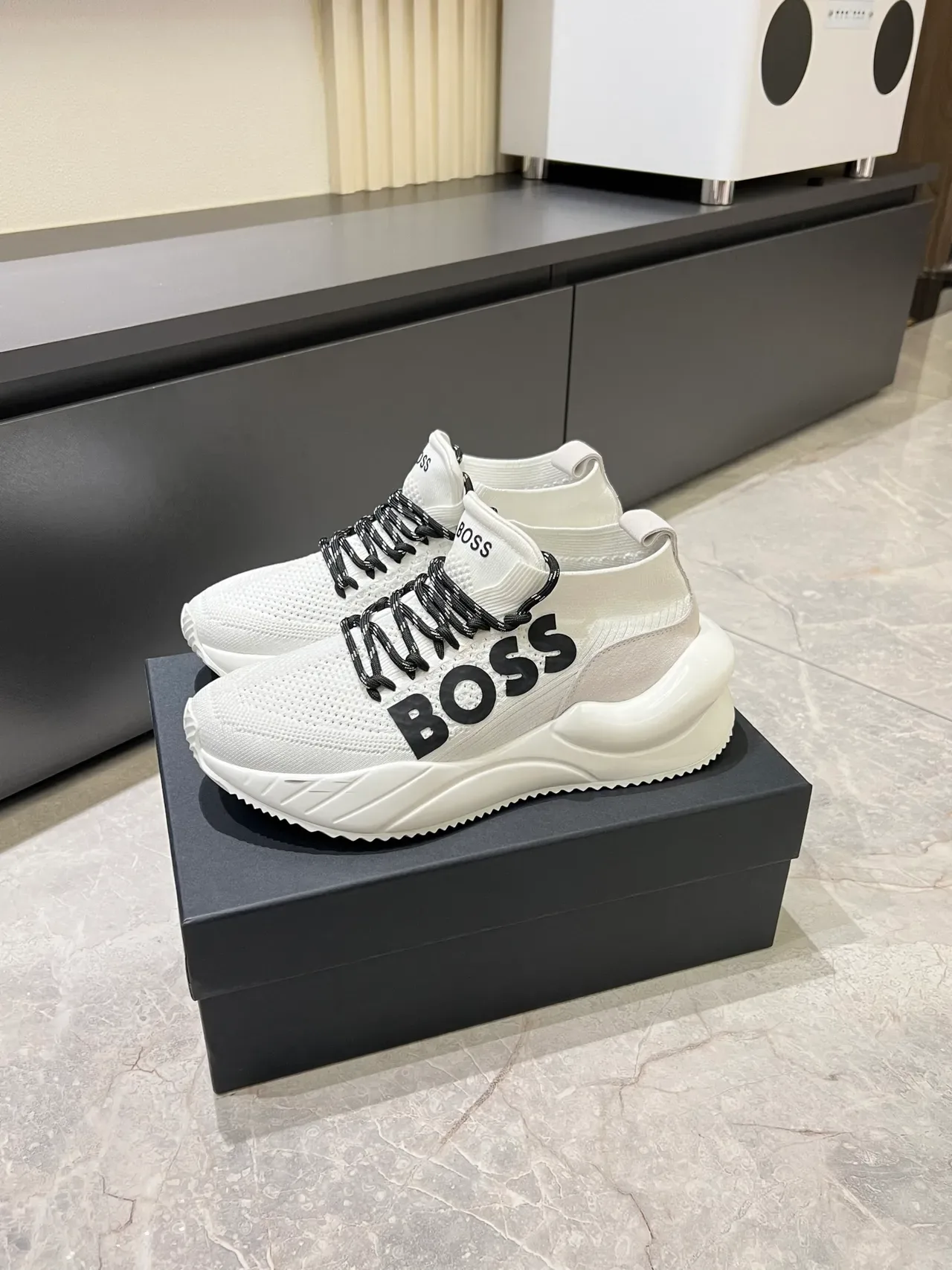 Hugo Boss أبيض أسود نسيجي أعلى مصقول سميك سنيكرز 4