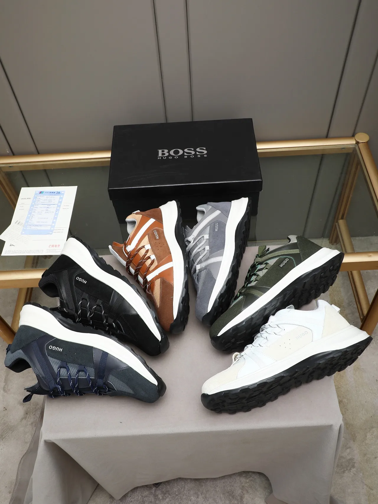 Hugo sneaker style de vie blanc et beige 2