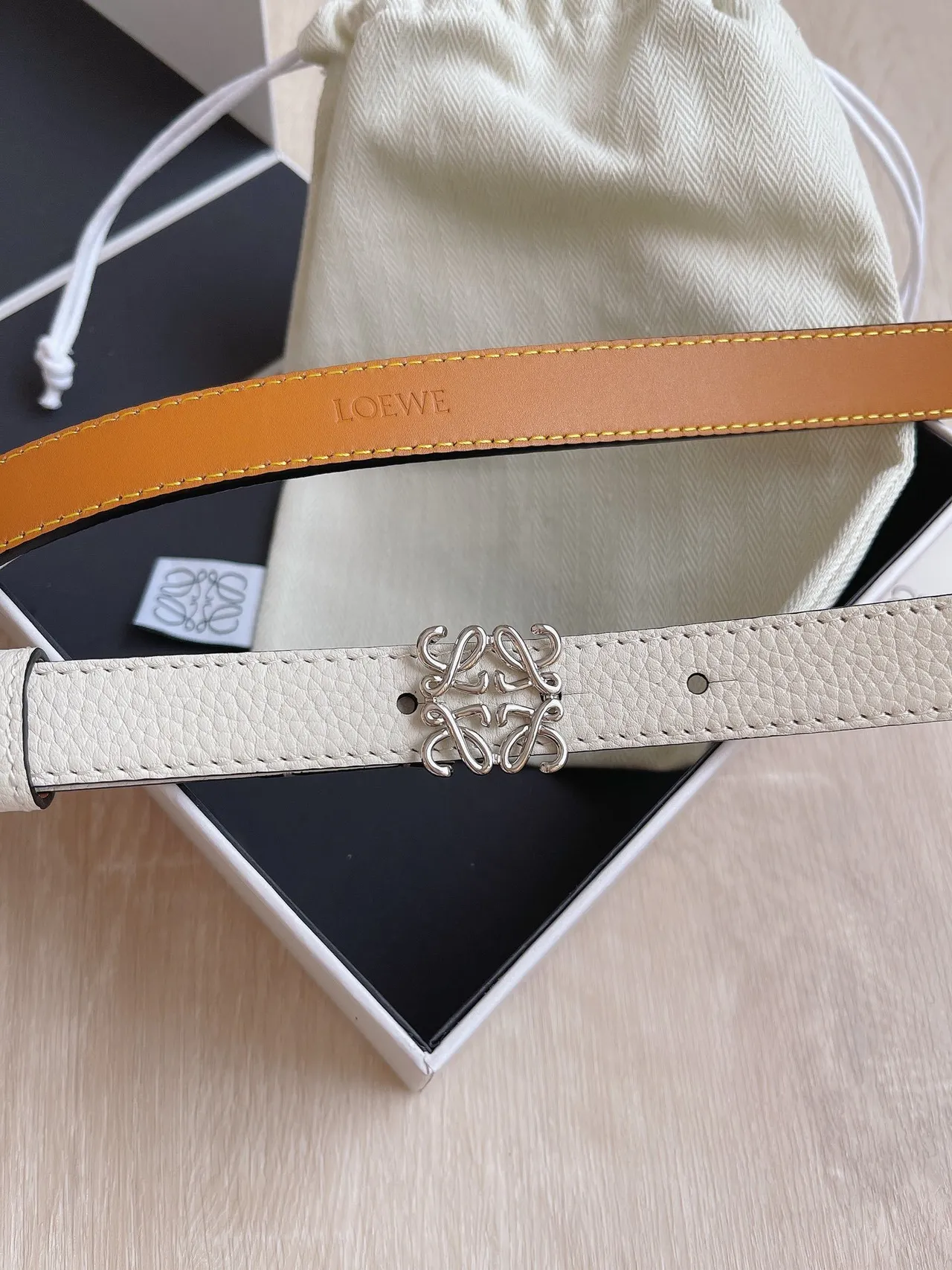 Loewe Anagram Belt Beige Argent Étroit Grainé Boucle Cuir 2