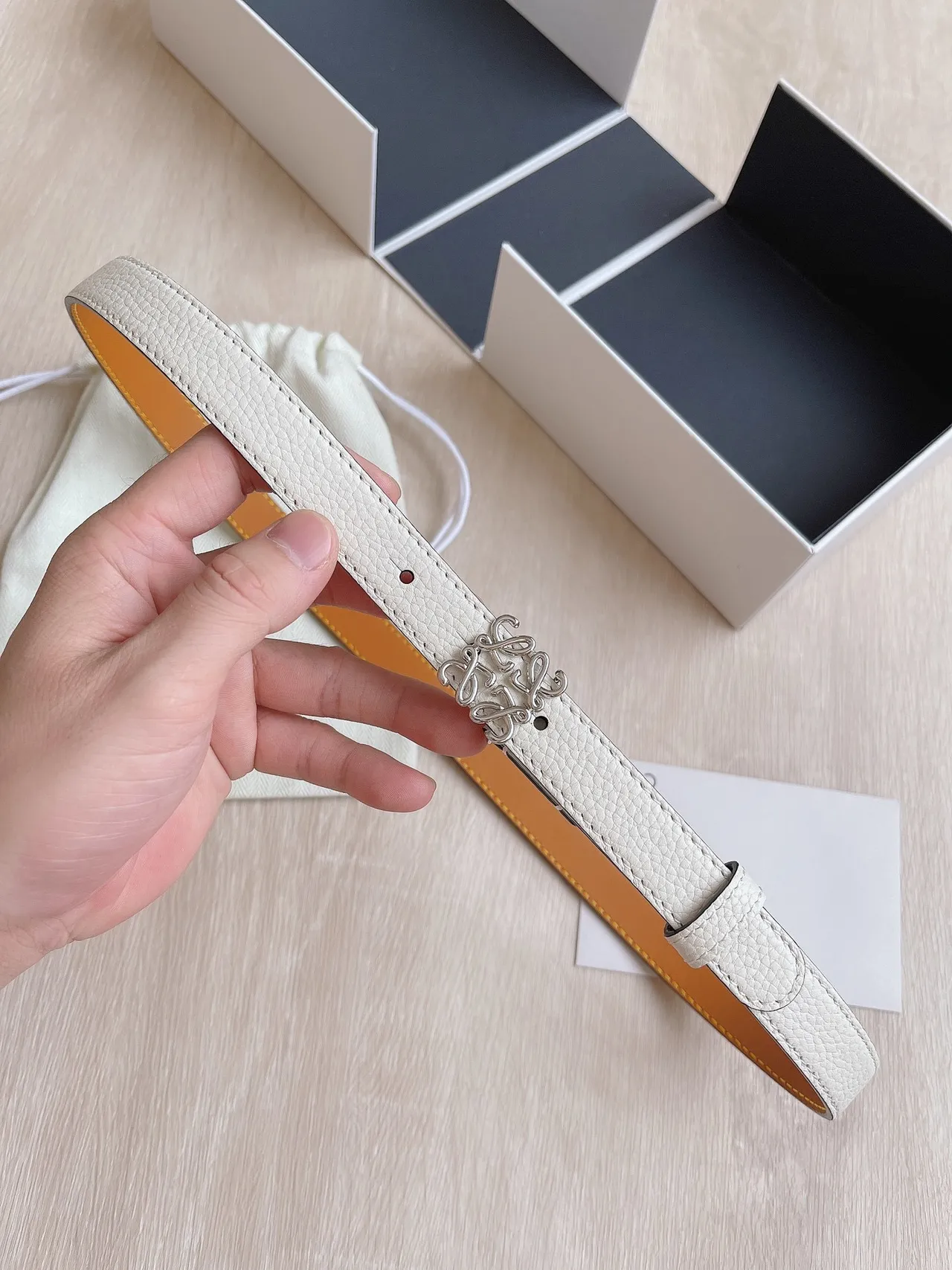 Loewe Anagram Belt Beige Argent Étroit Grainé Boucle Cuir 3