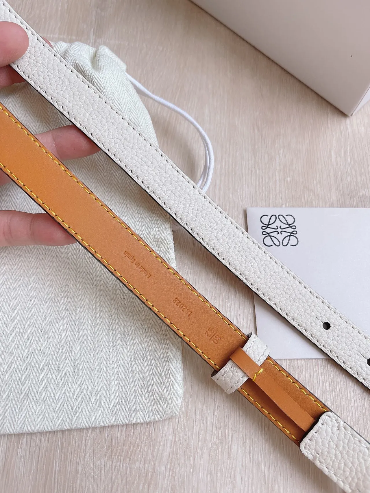 Loewe Anagram Belt Beige Argent Étroit Grainé Boucle Cuir 4