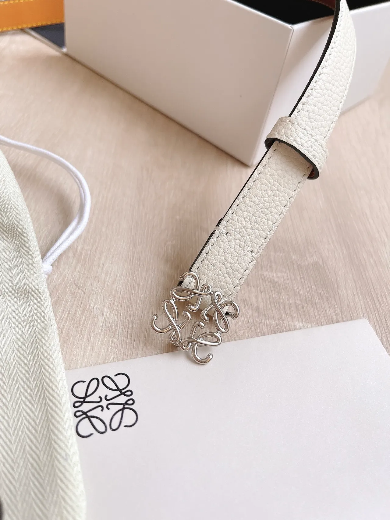 Loewe Anagram Belt Beige Argent Étroit Grainé Boucle Cuir 5
