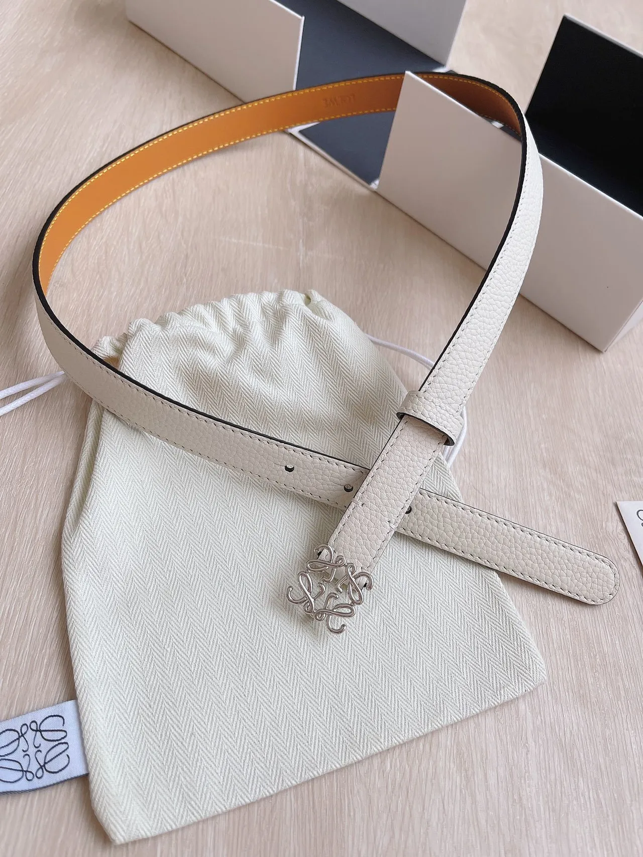 Loewe Anagram Belt Beige Argent Étroit Grainé Boucle Cuir 6