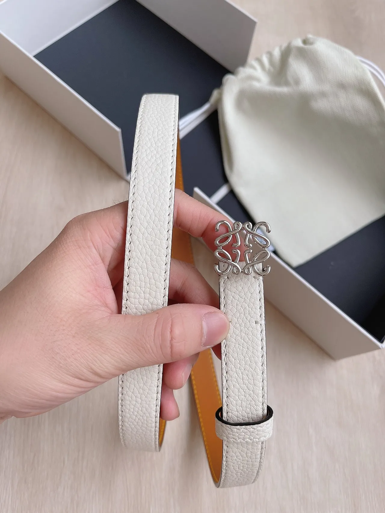 Loewe Anagram Belt Beige Argent Étroit Grainé Boucle Cuir 9