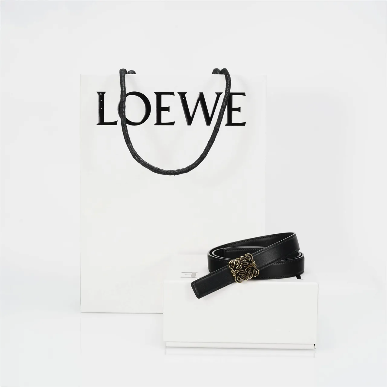 Loewe Anagram Belt Ceinture noir or boucle fine cuir 3