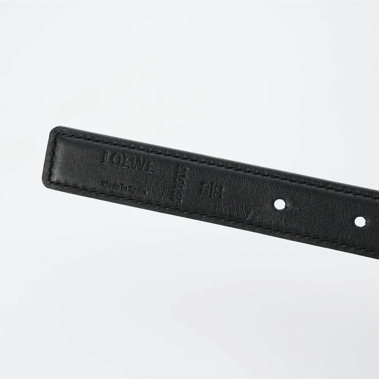 Loewe Anagram Belt Ceinture noir or boucle fine cuir 7