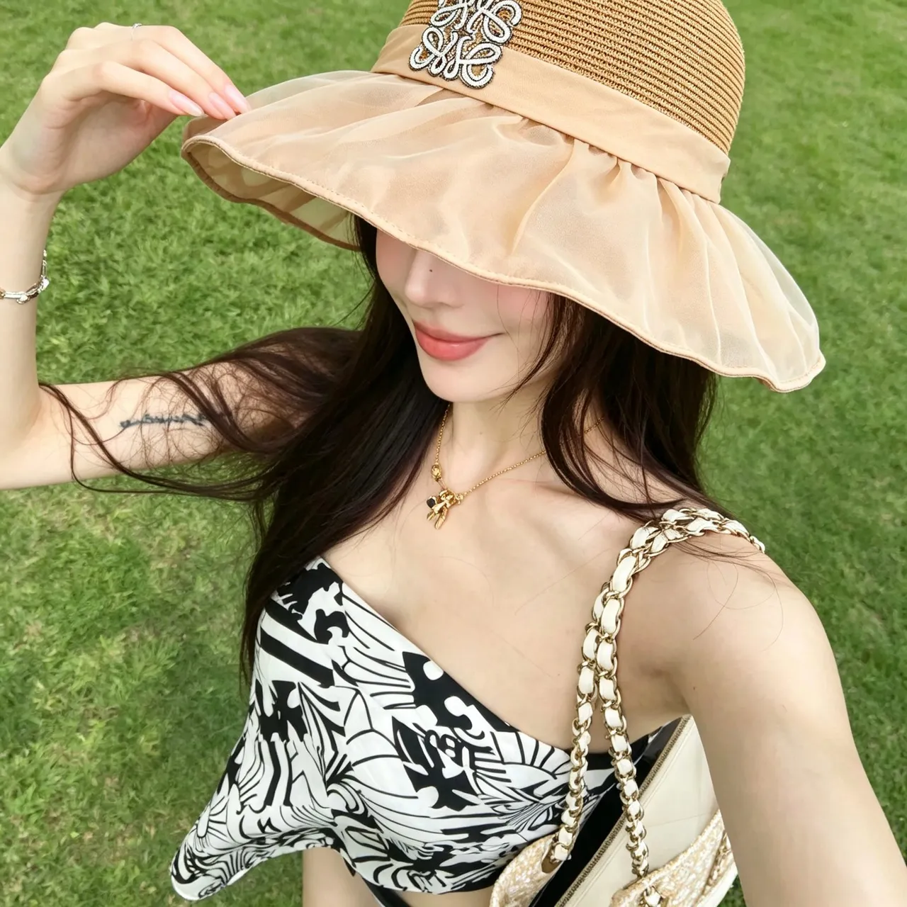 Loewe Beige Gold Woven Raffia-Style Strap Chain Bag 8