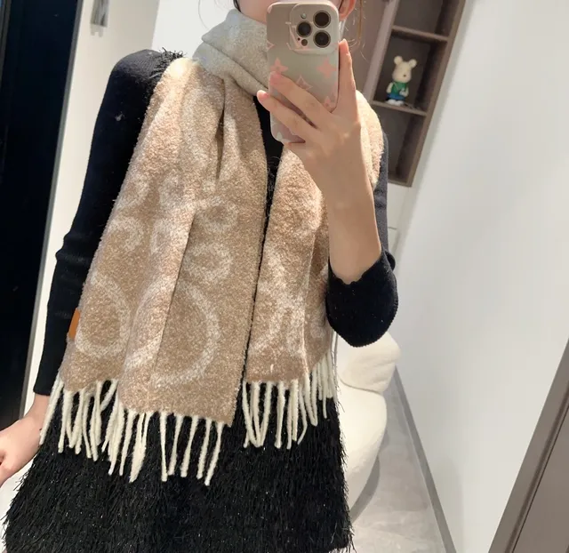 Loewe Cachecol de Caxemira Bege com Padrão Jacquard Tecido e Bordas com Franjas 3