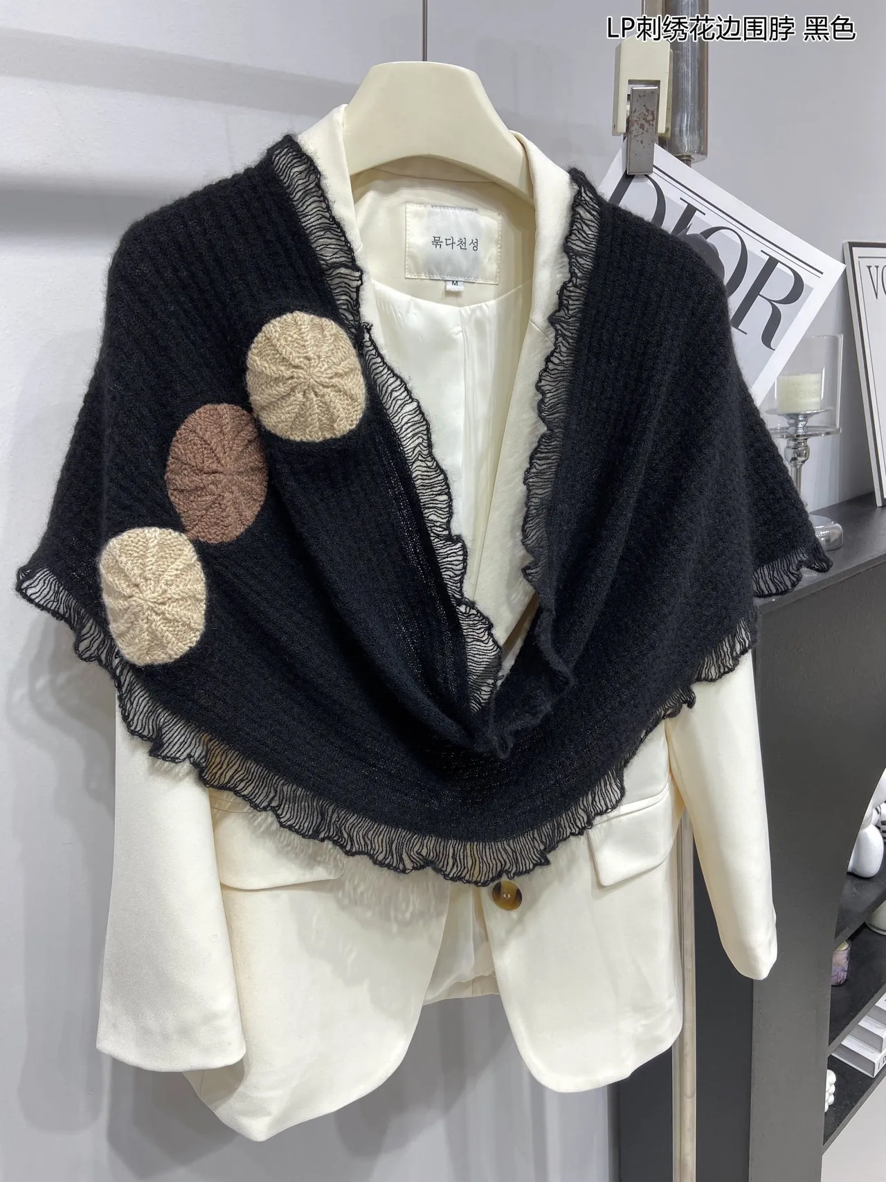 Loro Piana Motif de Feuille Brodé Écharpe en Cachemire Noir 5