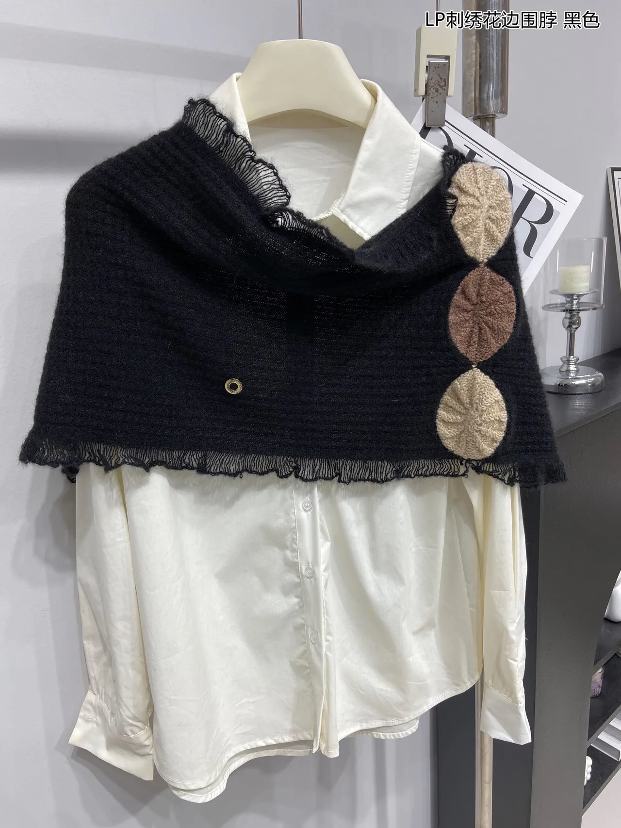 Loro Piana Motif de Feuille Brodé Écharpe en Cachemire Noir 6