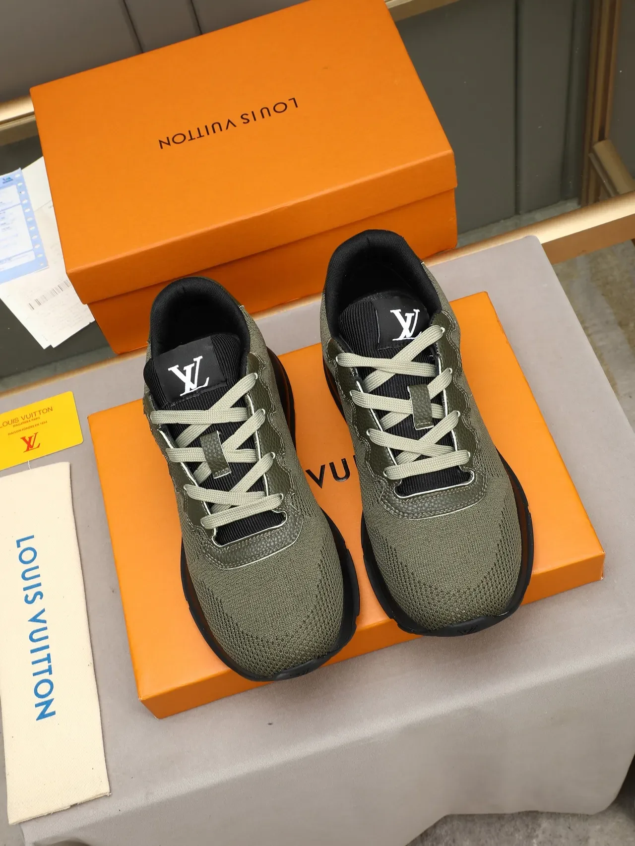 Louis Vuitton Sneakers Lifestyle Verde Militar Preto Upper de Malha Solado Esculpido 2