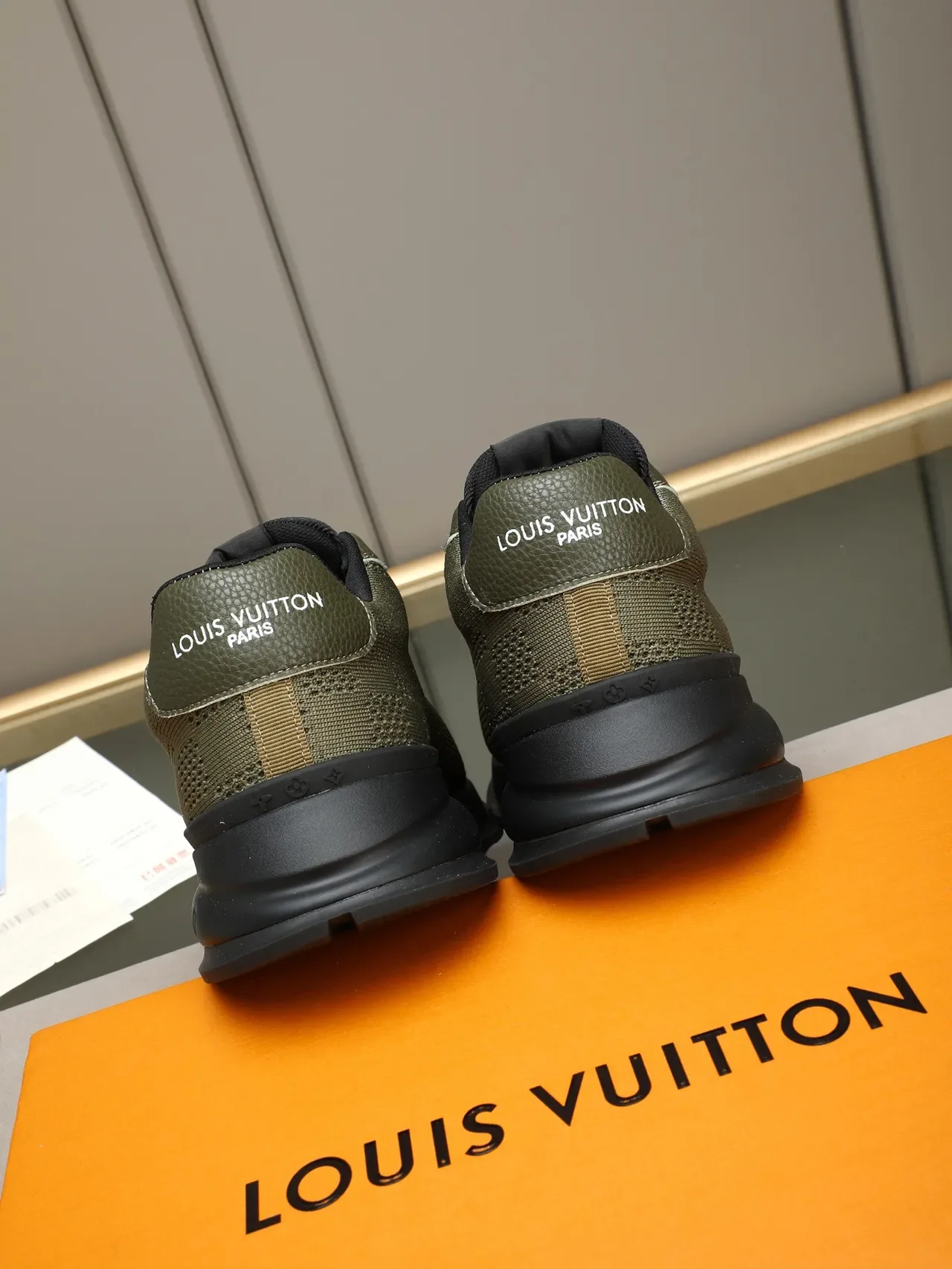 Louis Vuitton Sneakers Lifestyle Verde Militar Preto Upper de Malha Solado Esculpido 3