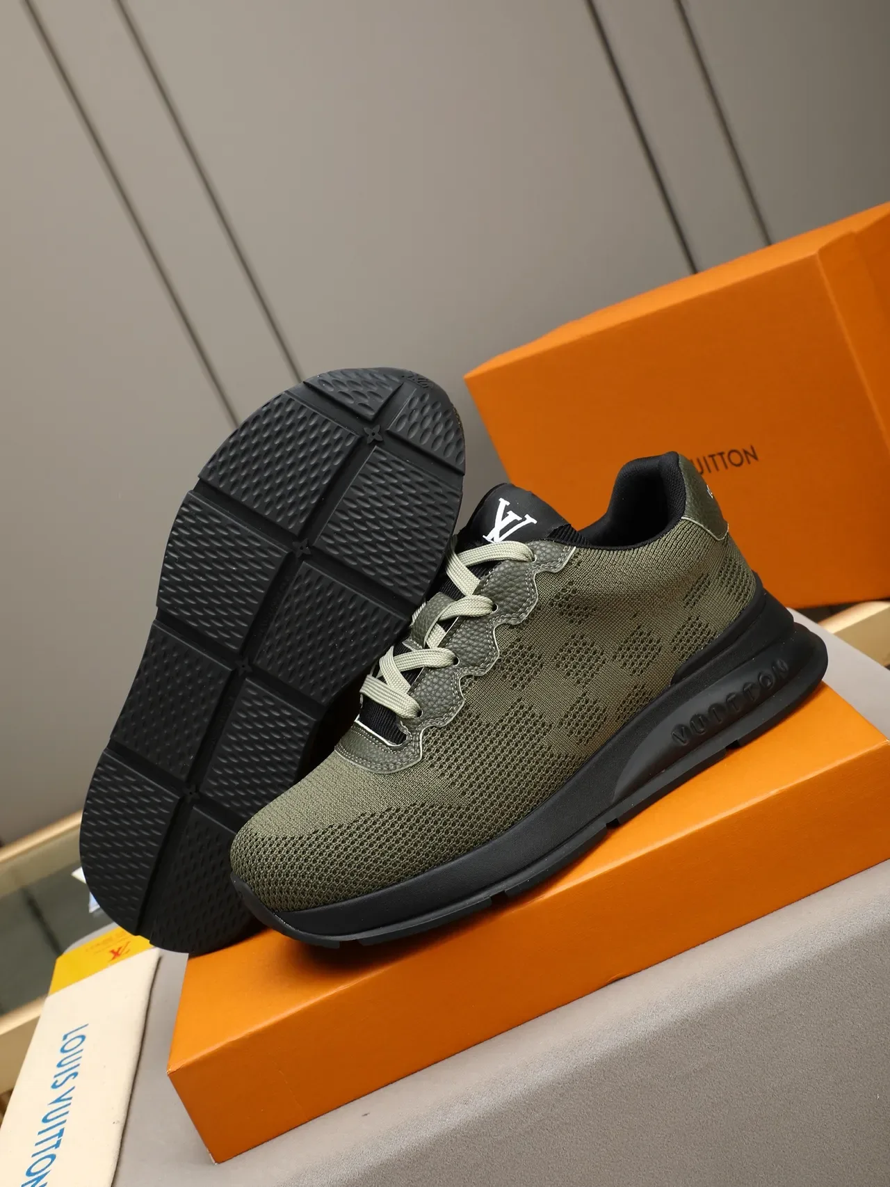 Louis Vuitton Sneakers Lifestyle Verde Militar Preto Upper de Malha Solado Esculpido 4