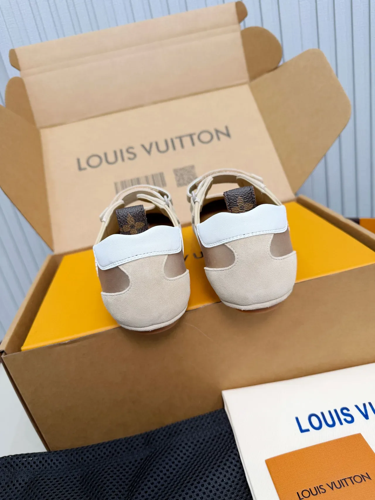 Louis Vuitton Mary Jane Beige et Blanc Cuir Daim 4