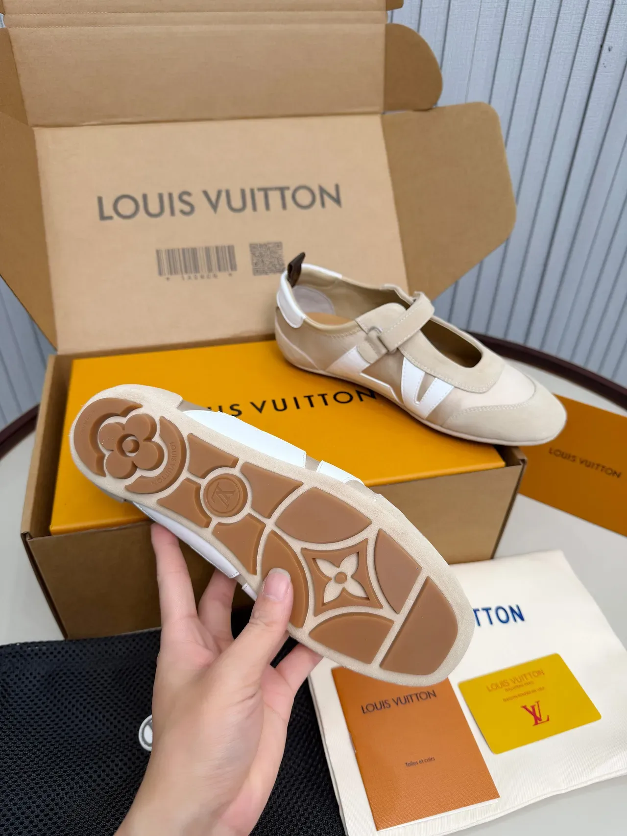 Louis Vuitton Mary Jane Beige et Blanc Cuir Daim 5