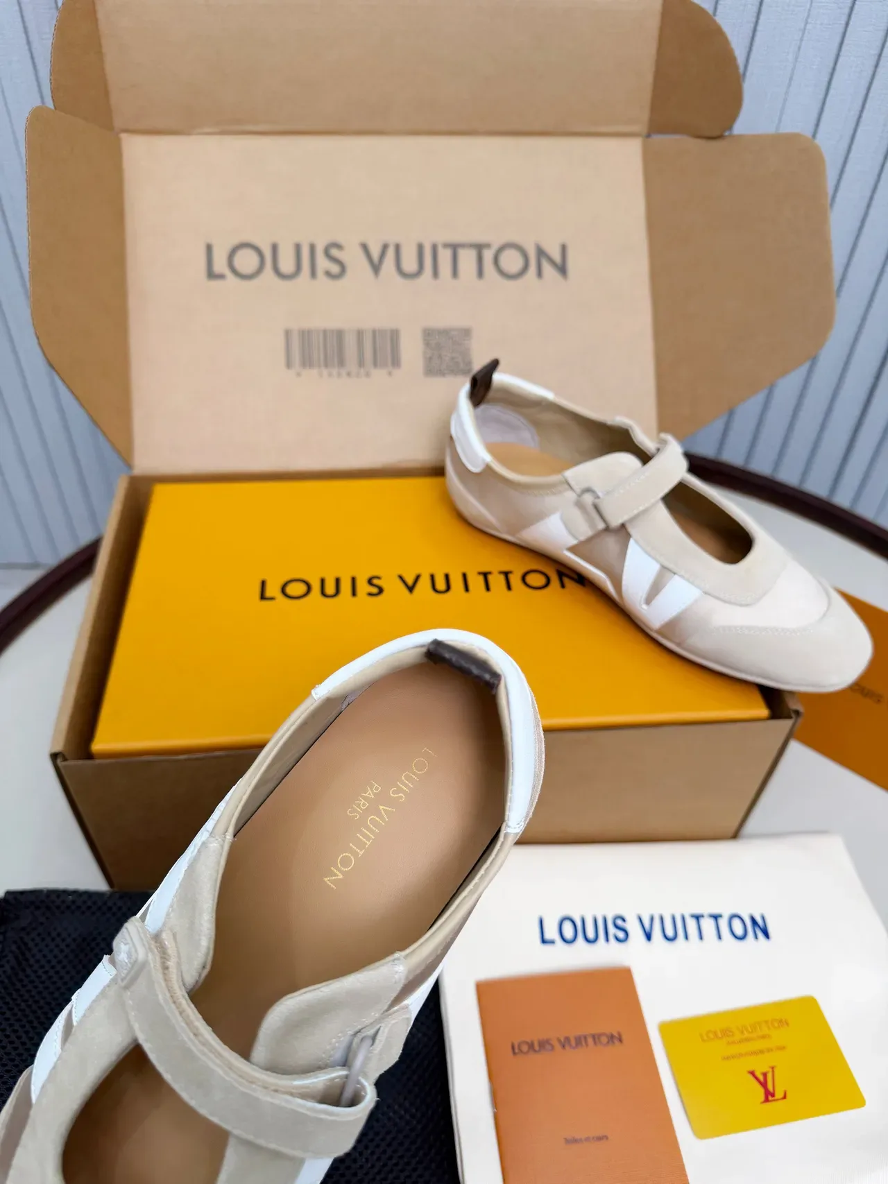Louis Vuitton Mary Jane Beige et Blanc Cuir Daim 6