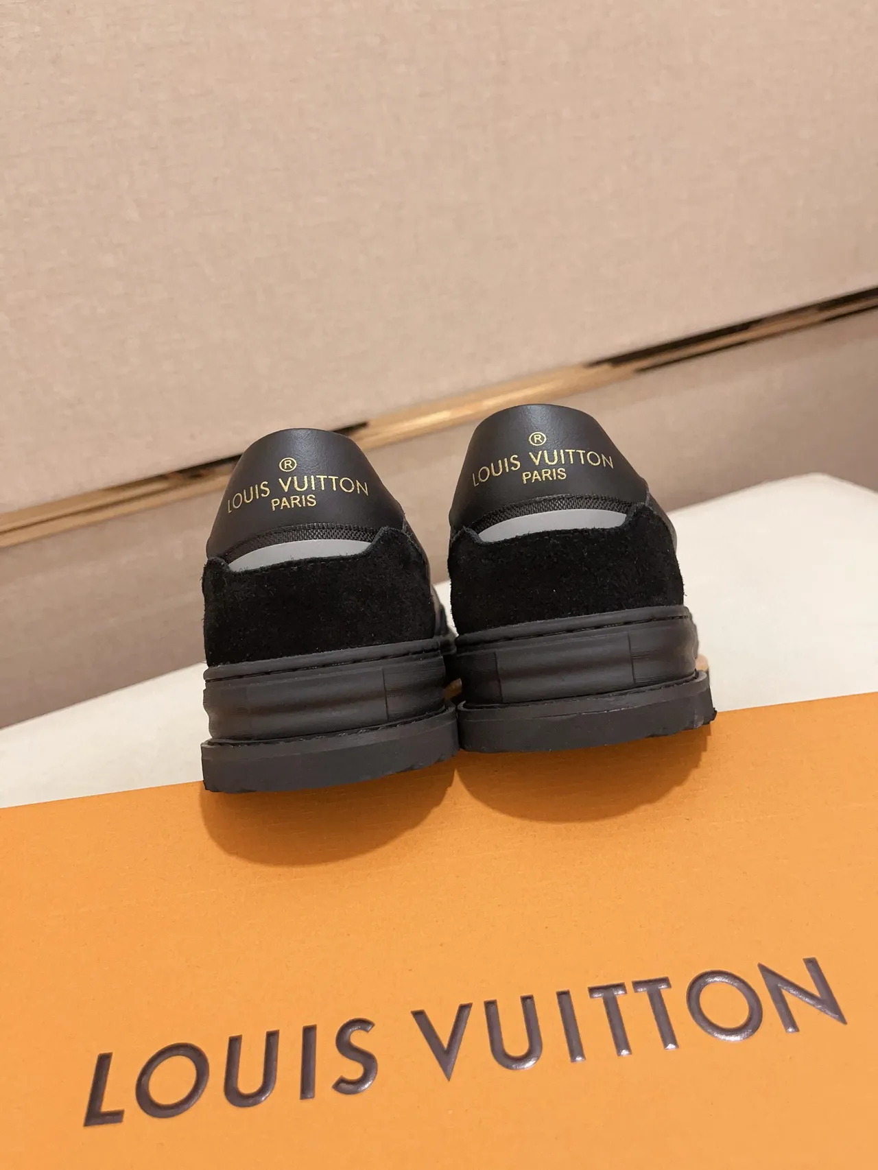 Louis Vuitton Negro Beige Monogram-Embossed Cuero Ante Embout de Punta Mocasin 8