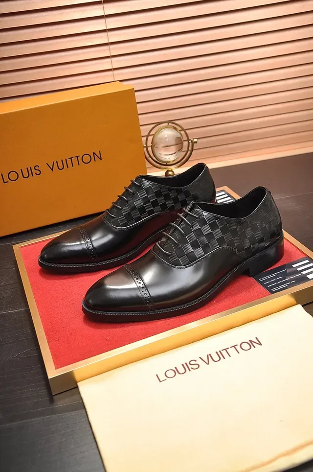 Sapatos Oxford Louis Vuitton Preto com Detalhes Brogue e Cap-Toe 4