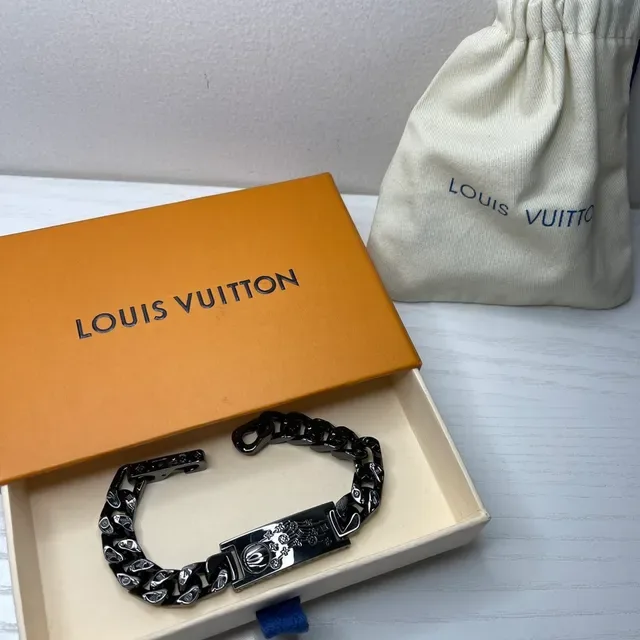 Louis Vuitton Black Curb Chain Engraved Plaque Bracelet 5