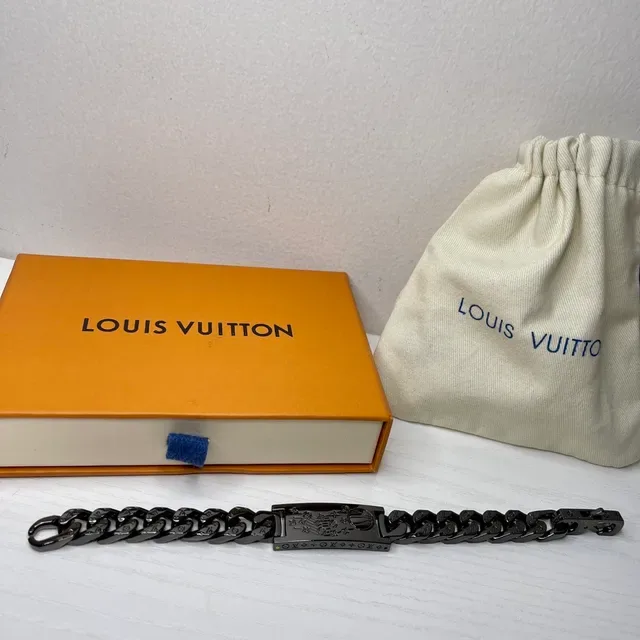 Louis Vuitton Black Curb Chain Engraved Plaque Bracelet 7