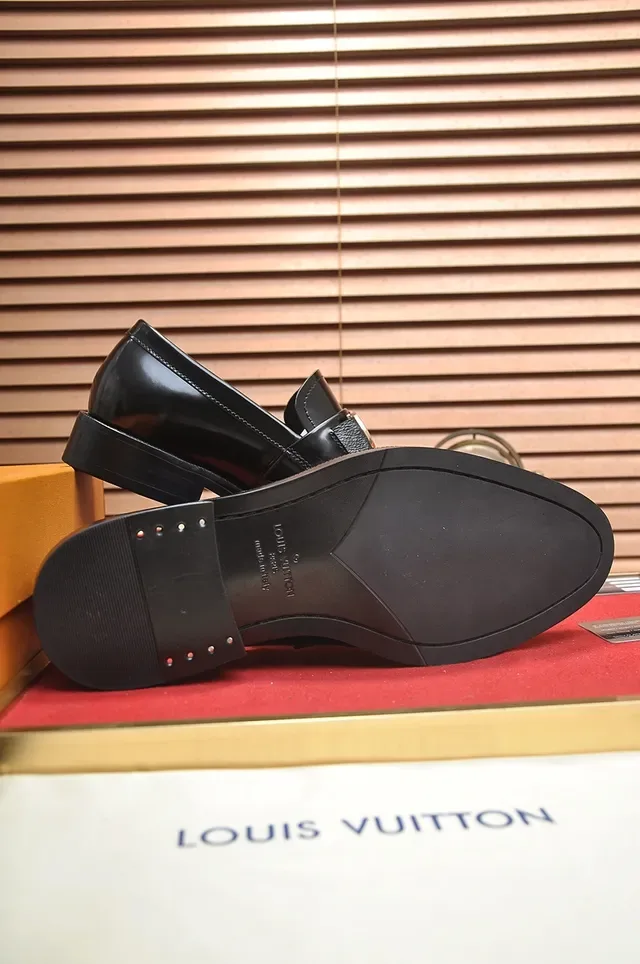 Louis Vuitton Black Gold Glossy Leather Horsebit Buckle Loafer 3