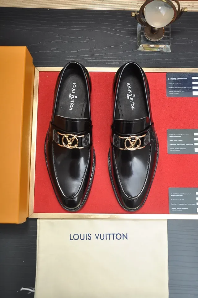 Louis Vuitton Black Gold Glossy Leather Horsebit Buckle Loafer 5