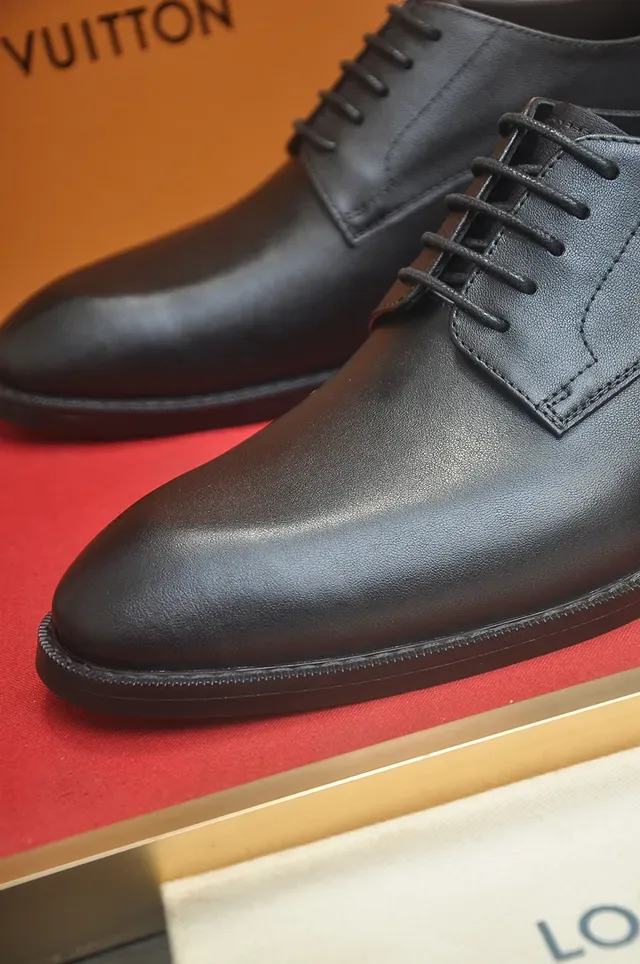 Louis Vuitton Sapatos Oxford de Couro com Ponta de Tapa Preto 2