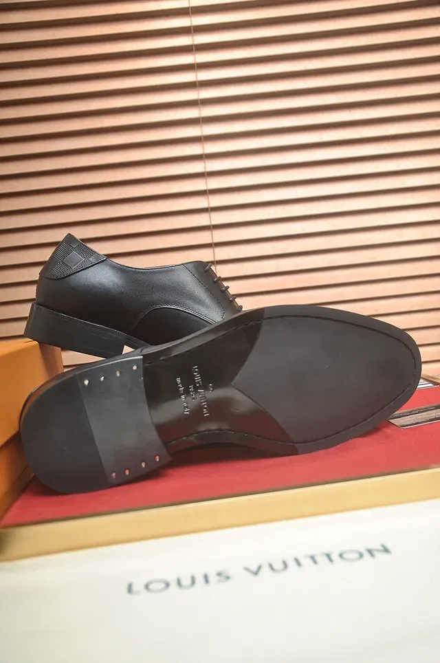 Louis Vuitton Sapatos Oxford de Couro com Ponta de Tapa Preto 3