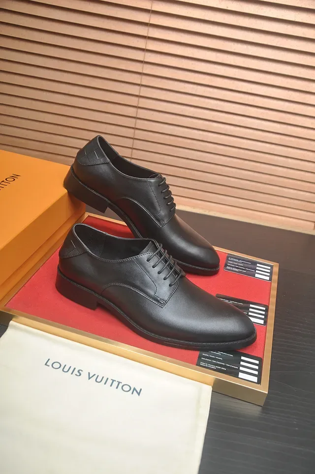 Louis Vuitton Sapatos Oxford de Couro com Ponta de Tapa Preto 4