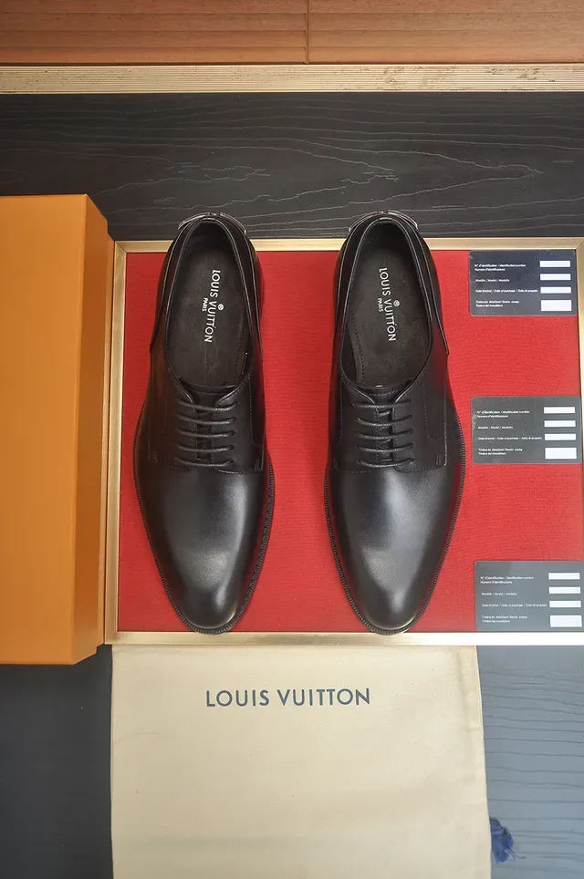 Louis Vuitton Chaussures Oxford en cuir noir à cap toe 5
