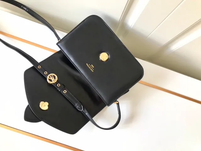 Louis Vuitton Black Leather Flap Crossbody Bag 4