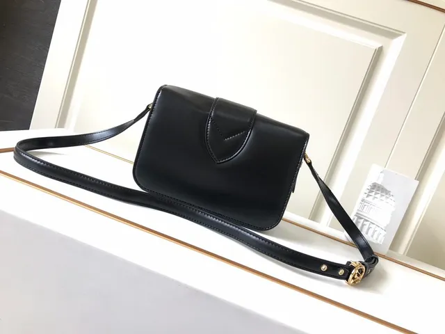 Louis Vuitton Black Leather Flap Crossbody Bag 9