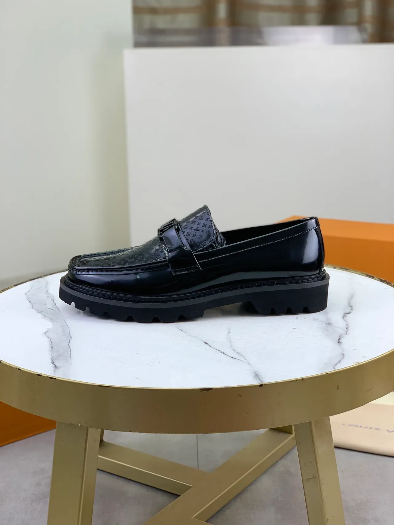 Louis Vuitton Mocassin Noir Cuir Patent Monogrammé Vamp 6