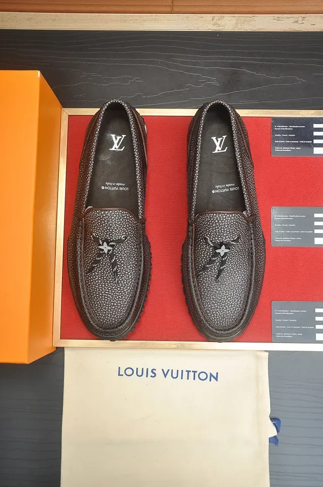 Louis Vuitton Black White Shagreen-Textured Leather Moc-Toe Construction Loafer 5