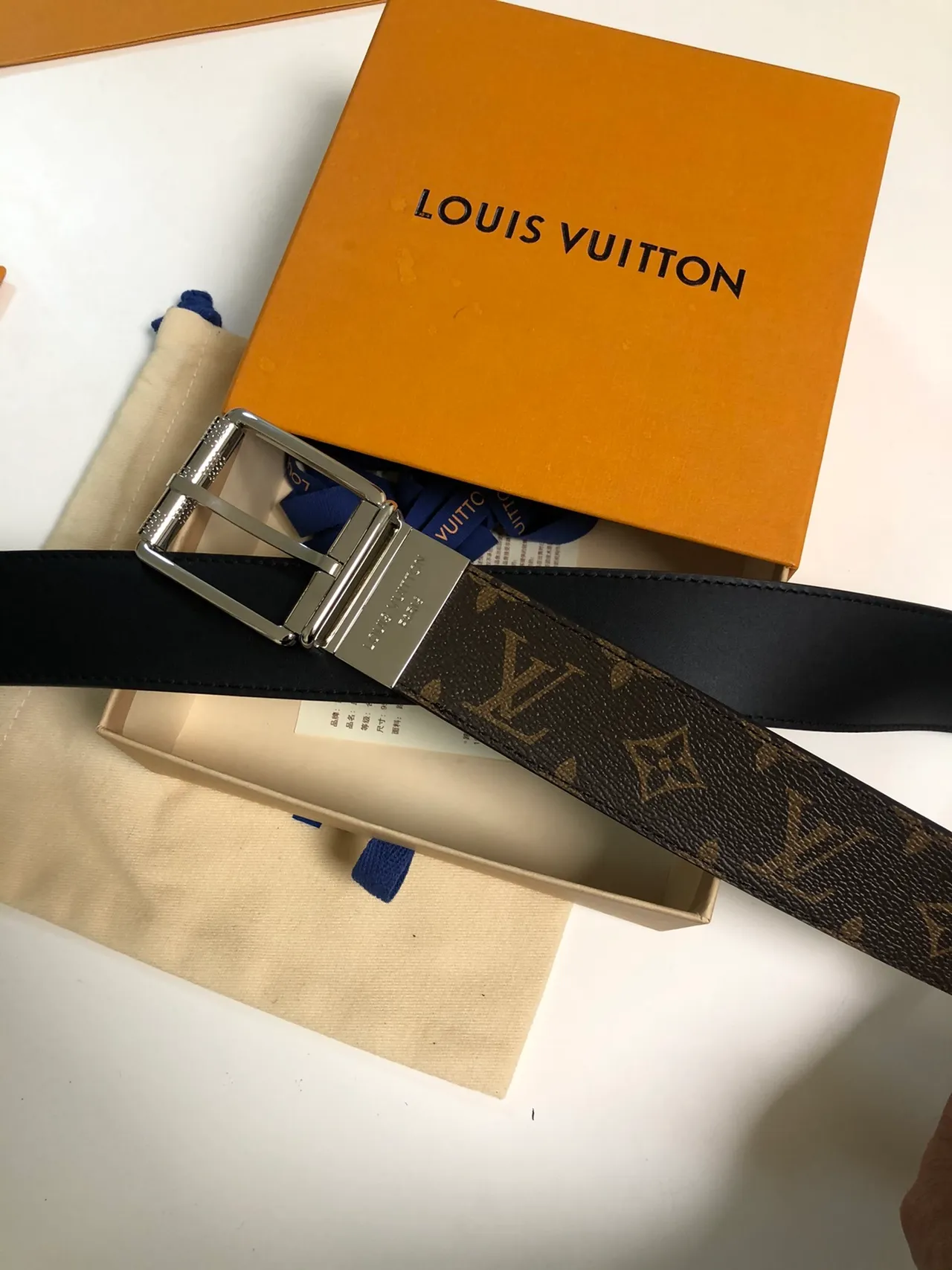 Louis Vuitton حزام جلد بني ذهبي مطبوع كانفاس قابل للعكس إبزة لون فضي 2