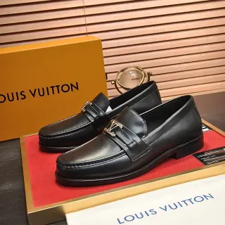 Louis Vuitton Buckle Loafer काले चमड़े के लोफर