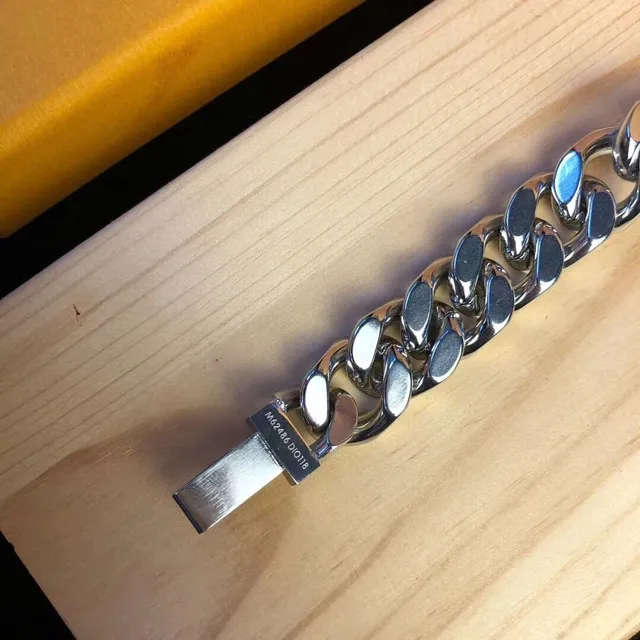 Louis Vuitton Chaîne Argent Bleu Épais Curb Détail Plaque Émaillée Bracelet 2