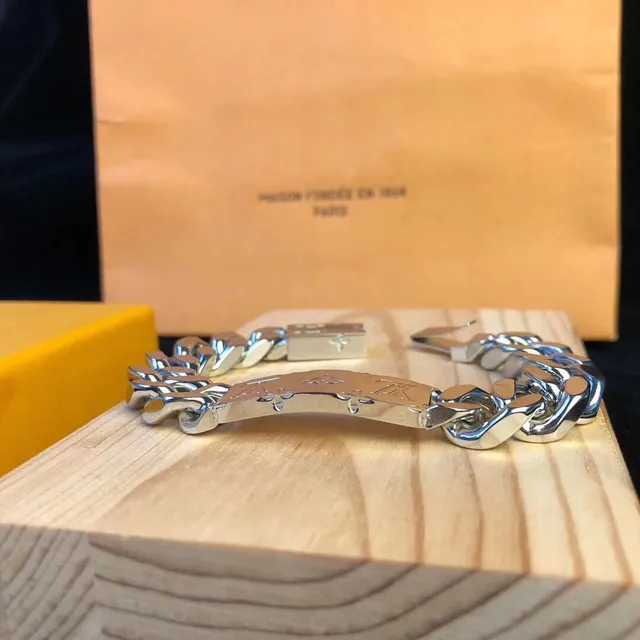 Louis Vuitton Chaîne Argent Bleu Épais Curb Détail Plaque Émaillée Bracelet 6