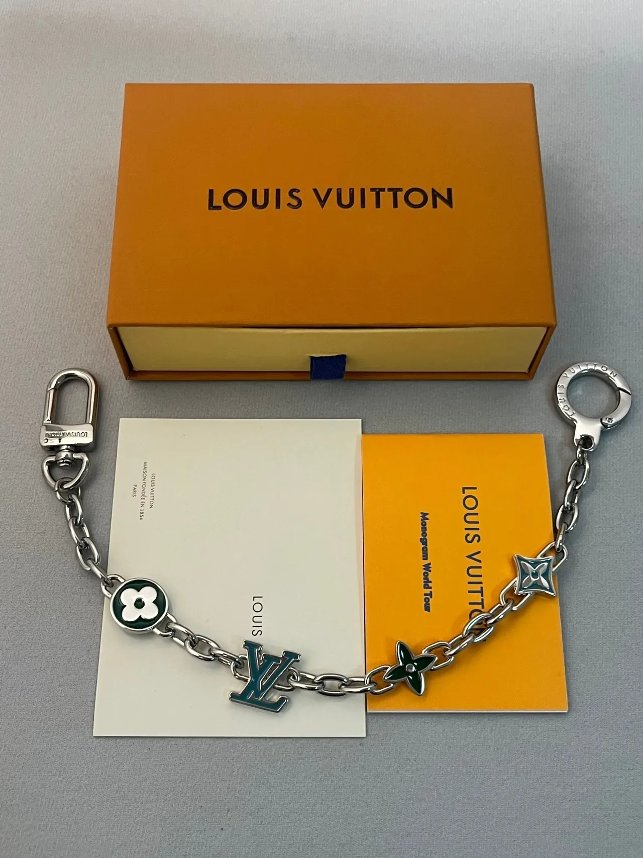 Louis Vuitton Pulseira Charms Prata Verde Corrente de Metal Esmalte 6