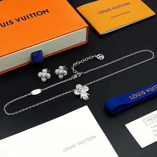 Louis Vuitton Crystal Floral Pendant Necklace 3