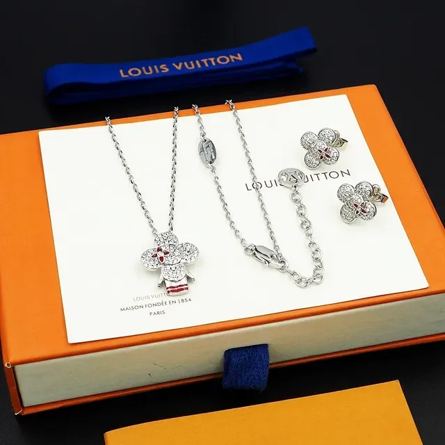 Louis Vuitton Crystal Floral Pendant Necklace 6