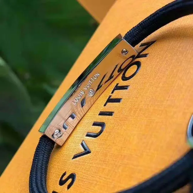Louis Vuitton Dual-Plate bracelet en cordon tressé rouge et noir 5