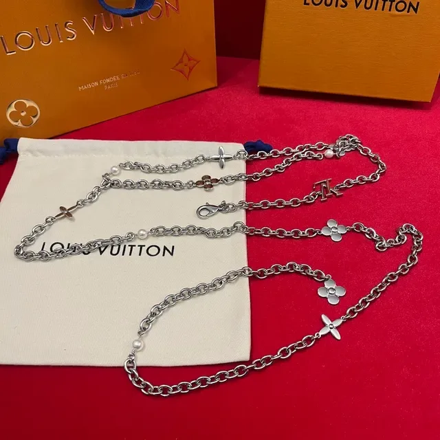 Louis Vuitton Floral Pearl Chain Silver White Curb Quatrefoil Flower Charms Necklace 3