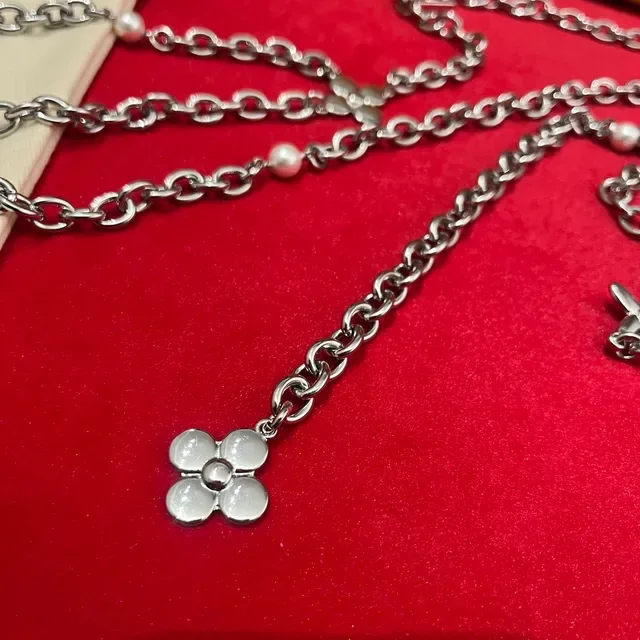 Louis Vuitton Floral Pearl Chain Silver White Curb Quatrefoil Flower Charms Necklace 5