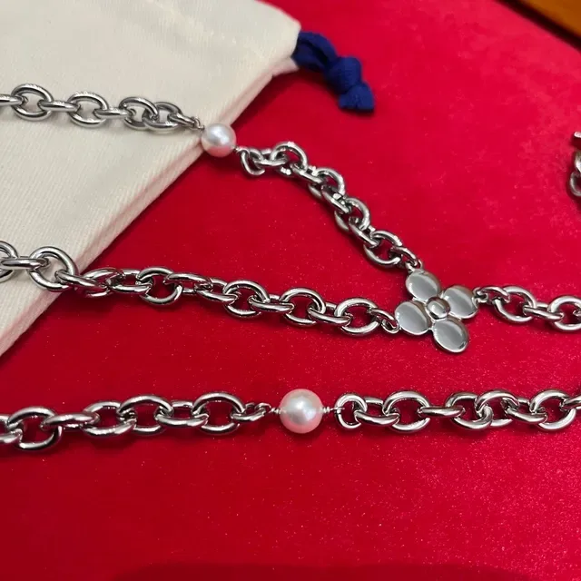 Louis Vuitton Floral Pearl Chain Silver White Curb Quatrefoil Flower Charms Necklace 6