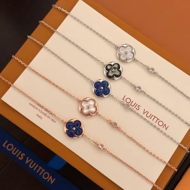 Louis Vuitton Flower and Monogram Disc Silver Necklace 3